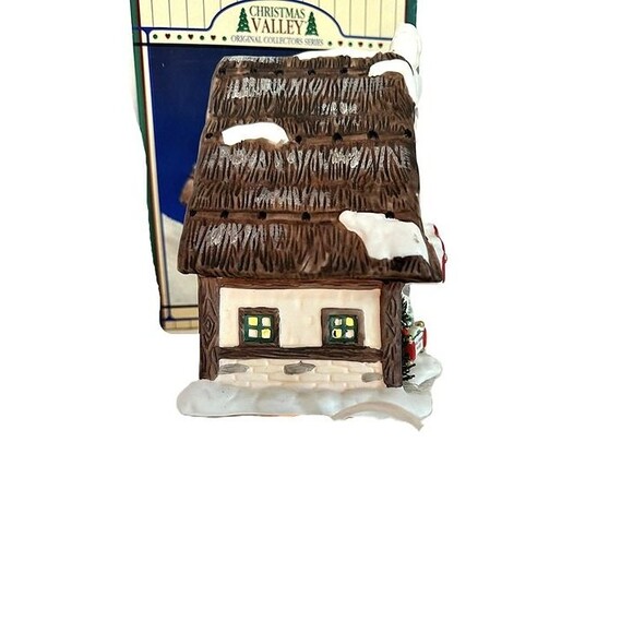 Christmas Valley Hollyshire Place – Porcelain Lighted Village Collectible House - Picture 7 of 9